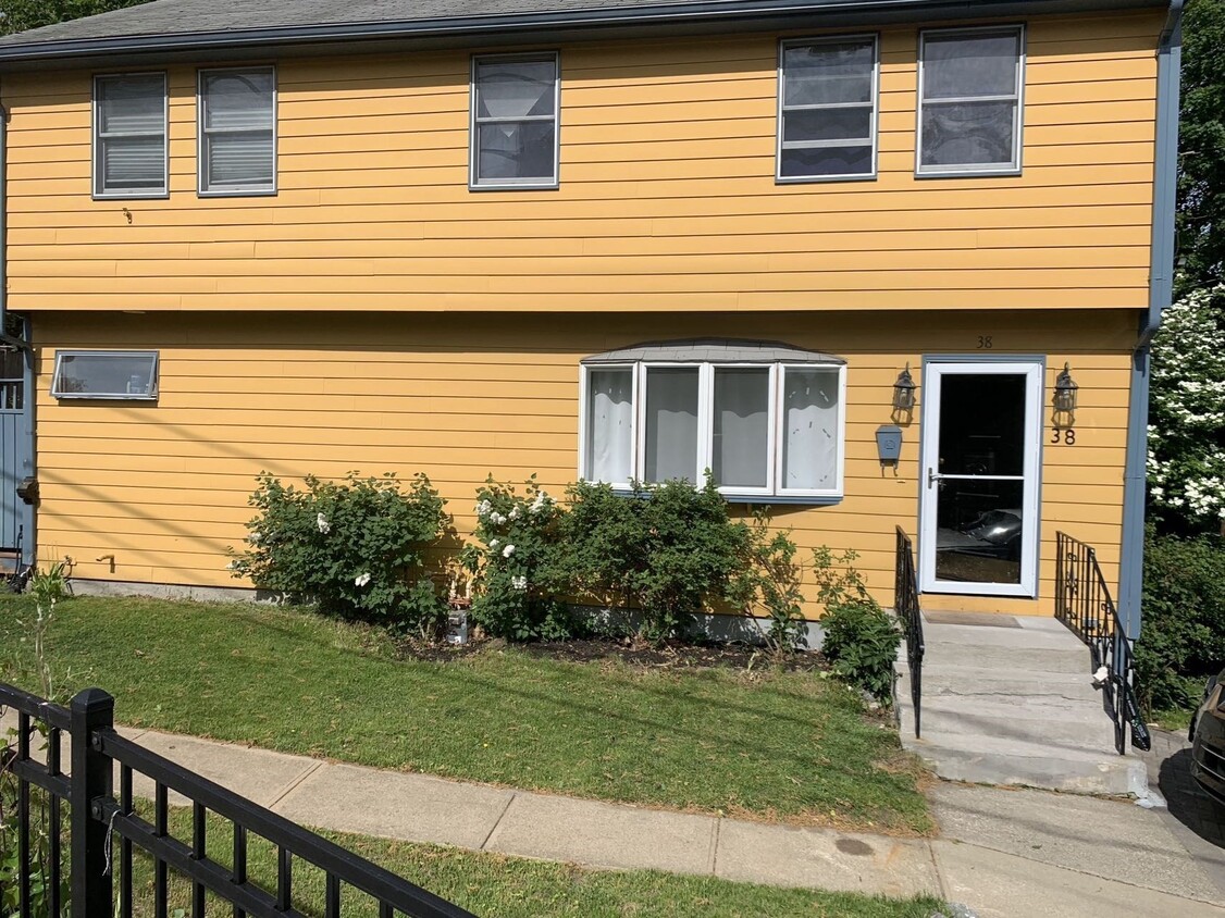 Primary Photo - 38 Woodbury St