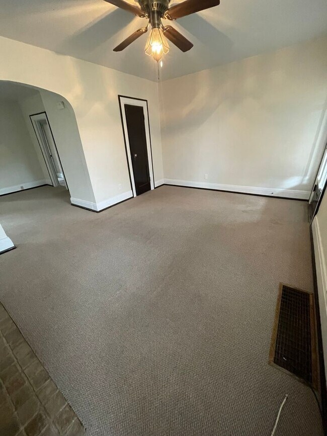 Foto del edificio - 1053-1055 W 25th St