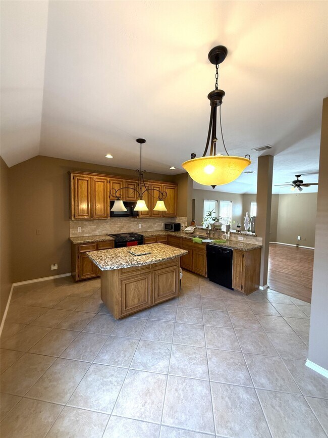 Foto del edificio - 3906 Eastland Lake Dr