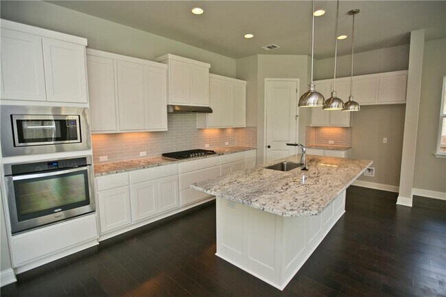 Building Photo - 6709 Vitruvius Dr