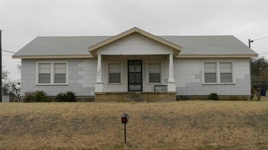 Building Photo - 700 S Trenchard St