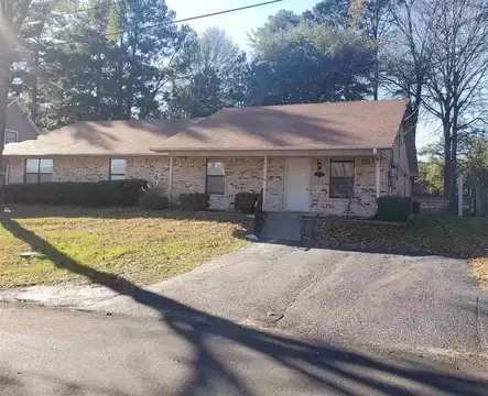 Primary Photo - 102 Willow Creek Ct