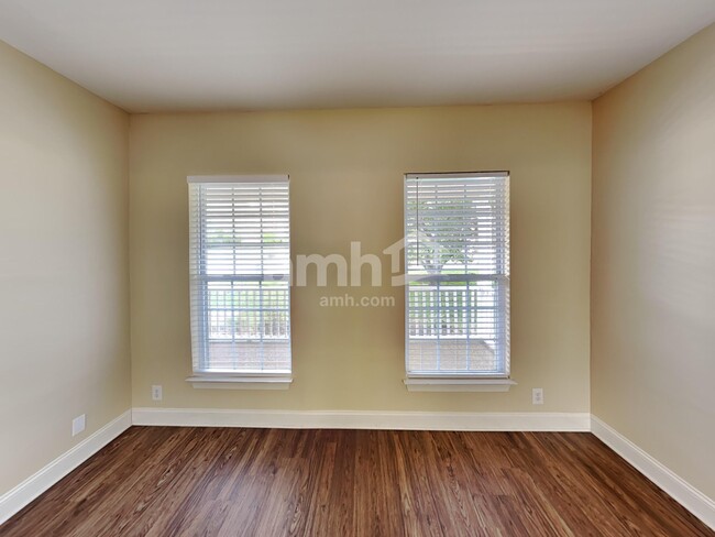 Foto del edificio - 6728 Autumn Oaks Dr