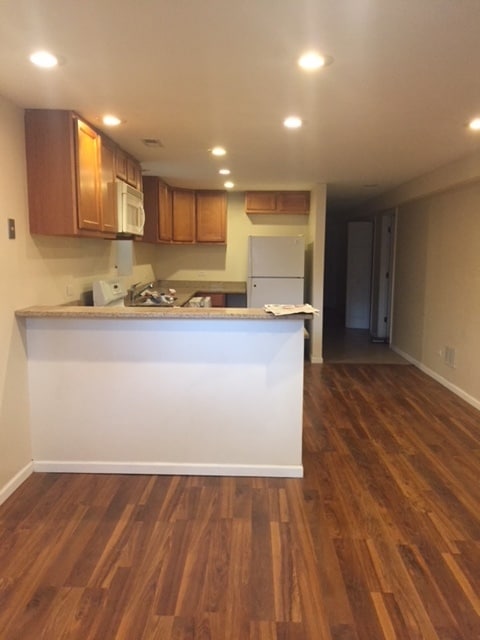 Building Photo - 3324 N Hamlin Ave