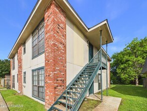 Building Photo - 110 Country Ln