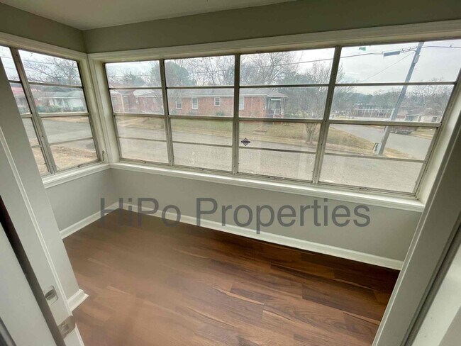 Foto del edificio - 1747 Center Way S