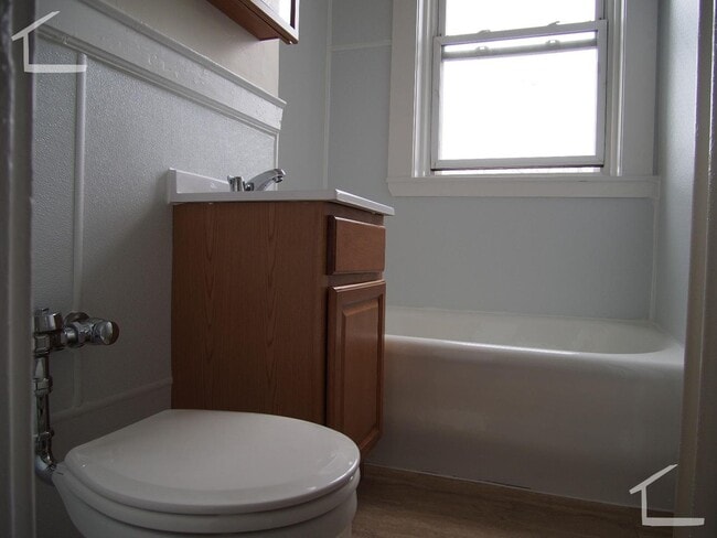 Building Photo - Renovated Front-Facing Fenway Studio with Heat & Hot Water Included!