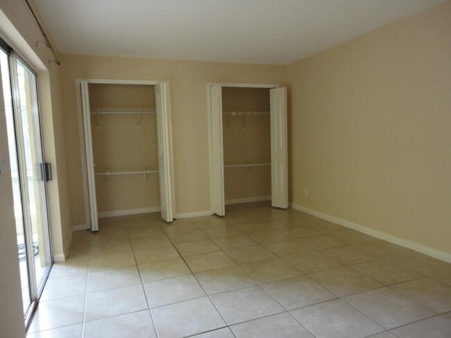 Building Photo - 212 Sparrow Dr