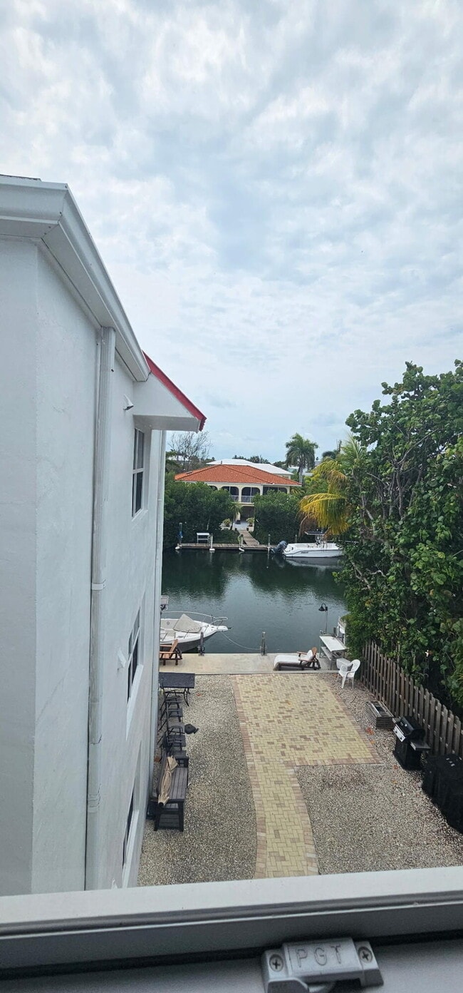 Building Photo - 605 Sombrero Beach Rd