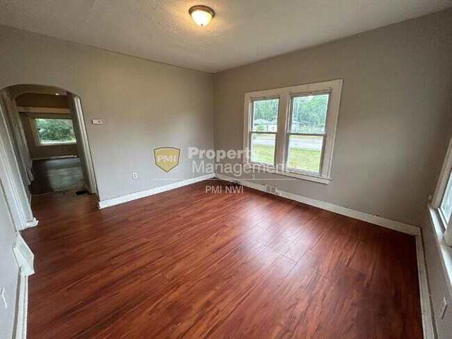 Foto del edificio - 573 Hanley St
