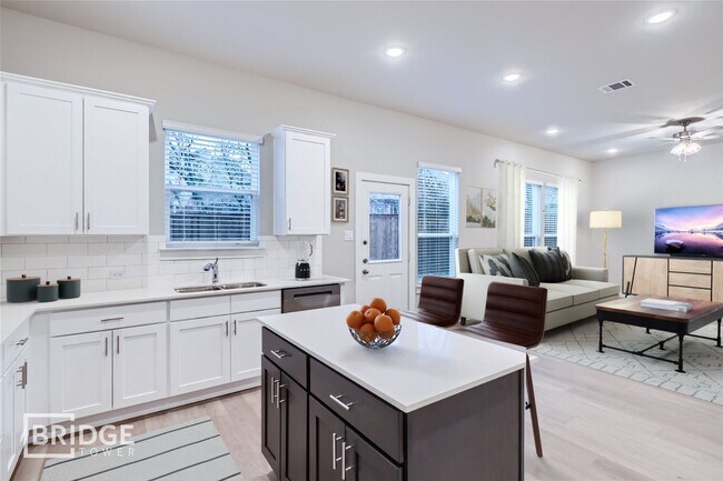 Foto del edificio - 2202 Hopper Ln