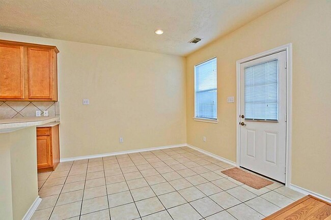 Building Photo - 11517 Hackmatack Way