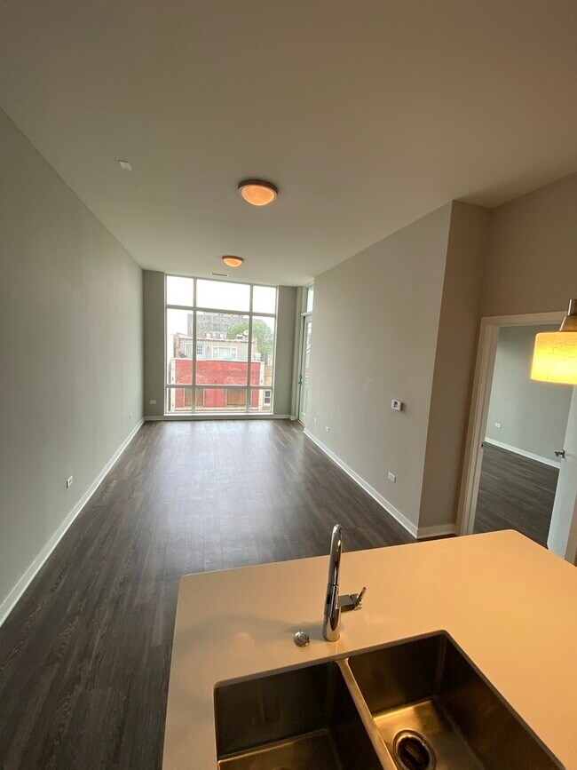 Foto del edificio - 1545 W North Ave