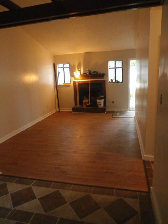 Foto del edificio - 211 Cedar Ridge Ln