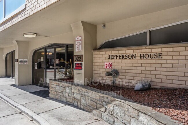 Foto del edificio - 922 24th St NW