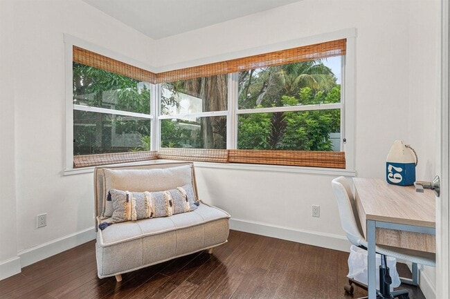 Building Photo - 414 NE 7th Ave