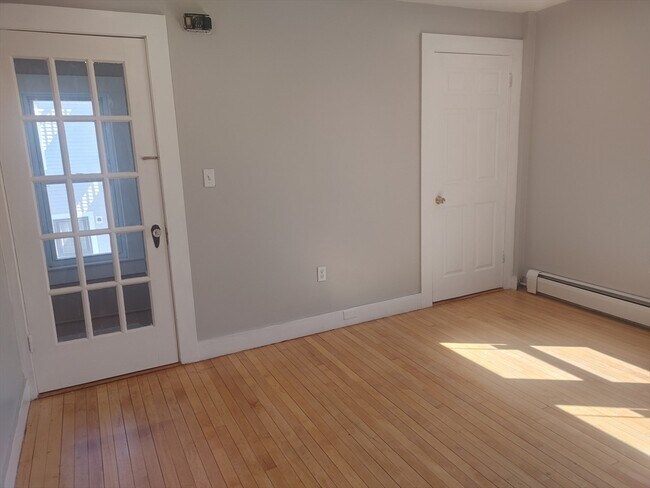 Building Photo - 16 Wall St