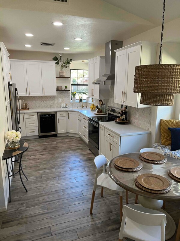 Building Photo - 999 E Cullumber St