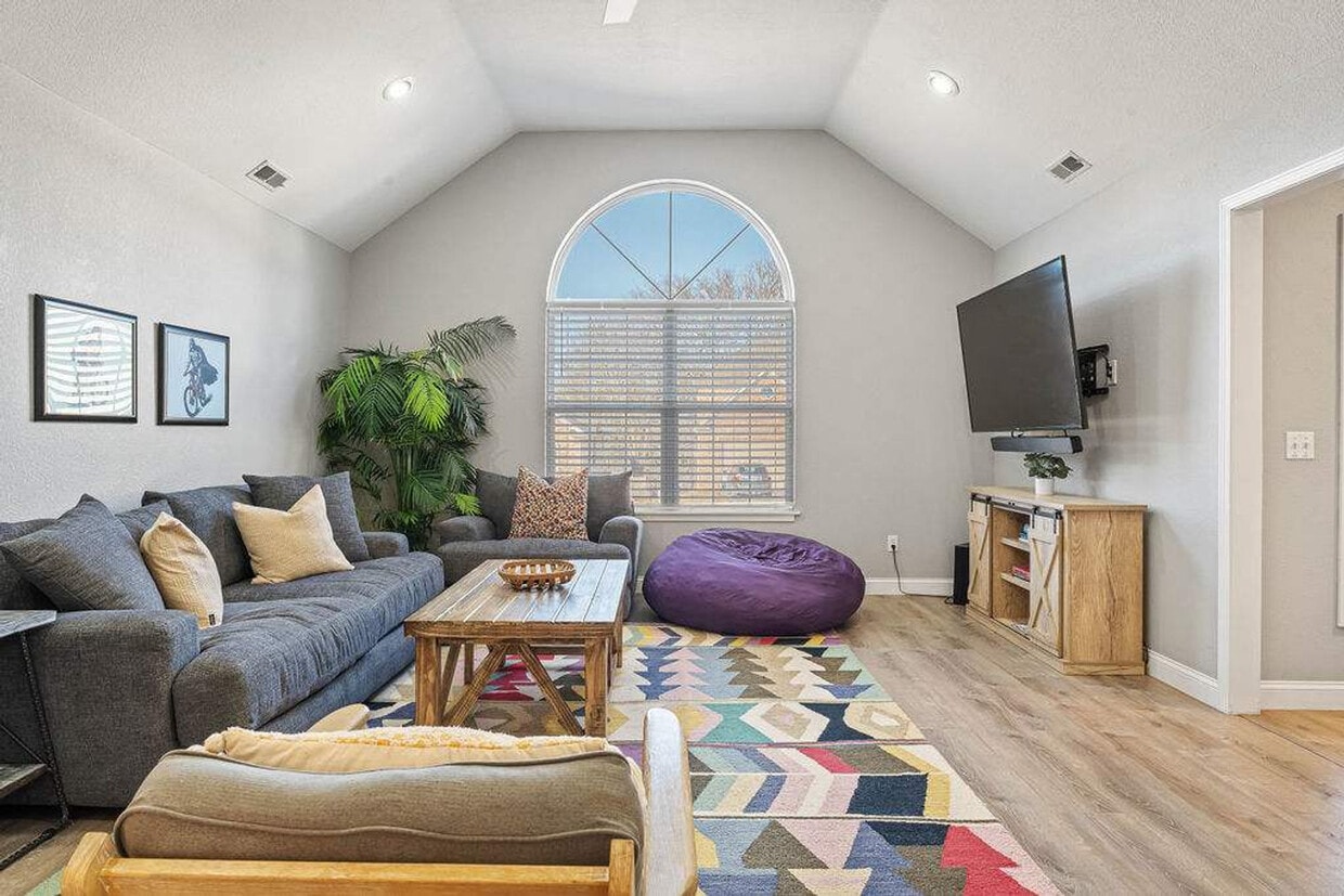 Foto principal - 403 Willington Ln