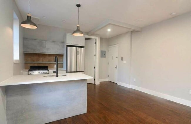 Building Photo - 925 Saint Marks Ave