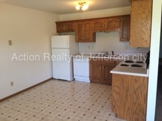 Building Photo - 2 bedroom, 2 bath, 2 car garage unit