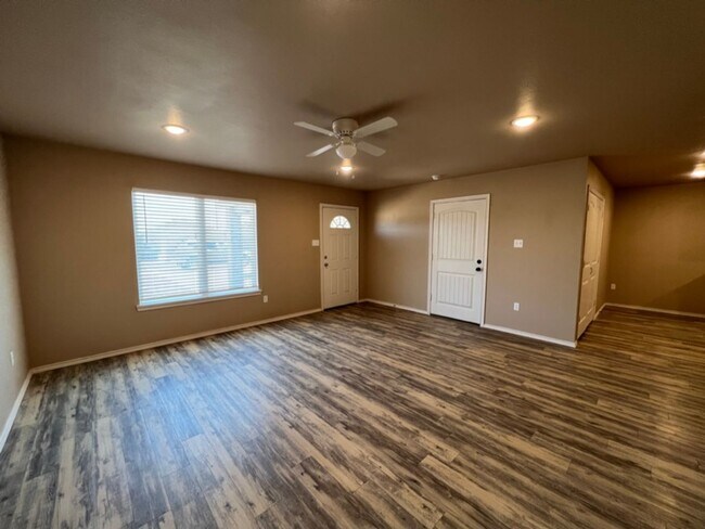 Foto del edificio - 3 BEDROOM HOME IN NORTH LUBBOCK