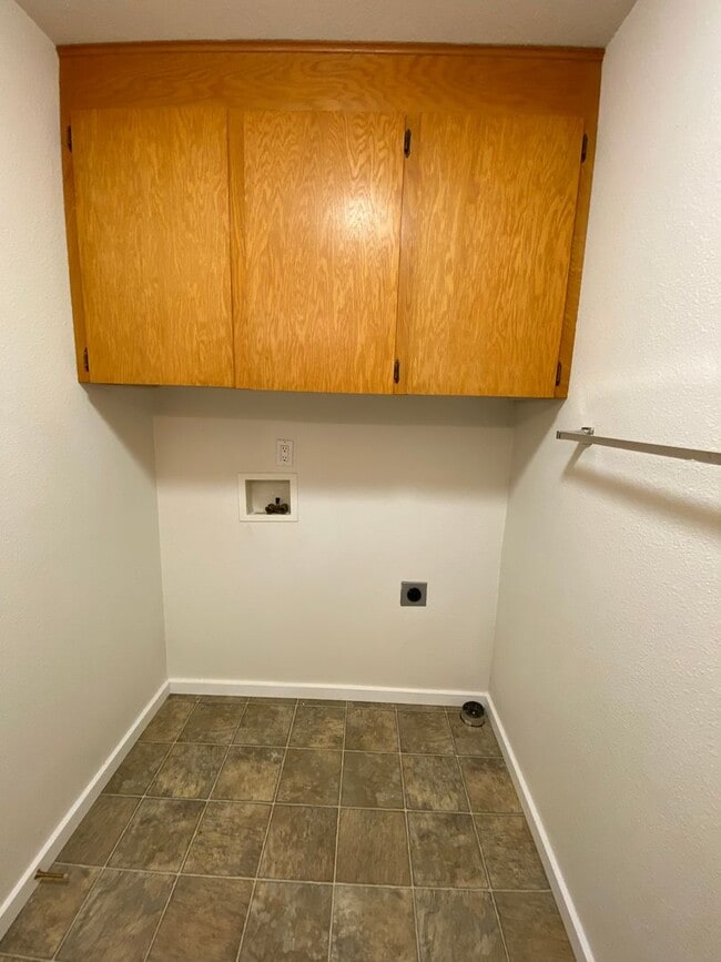 Building Photo - 606 Eastgate Dr