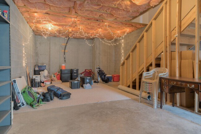 Foto del edificio - 250 Sheliah Ct