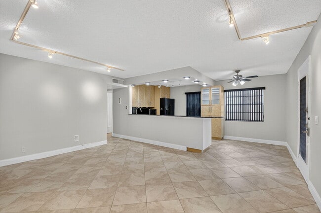 Building Photo - 447 Flanders I