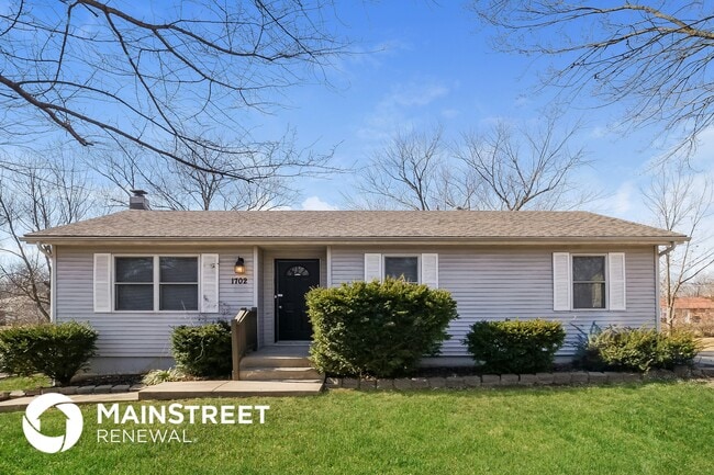 Building Photo - 1702 NE White Dr