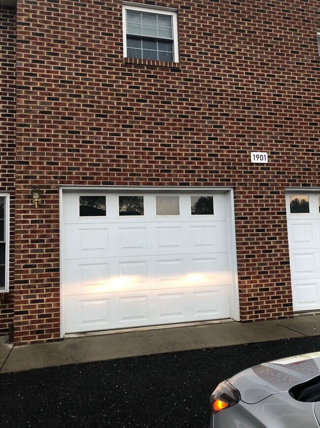 1901 Buttonwood Ct Unit 101, Harrisonburg, VA 22802 Room for Rent in