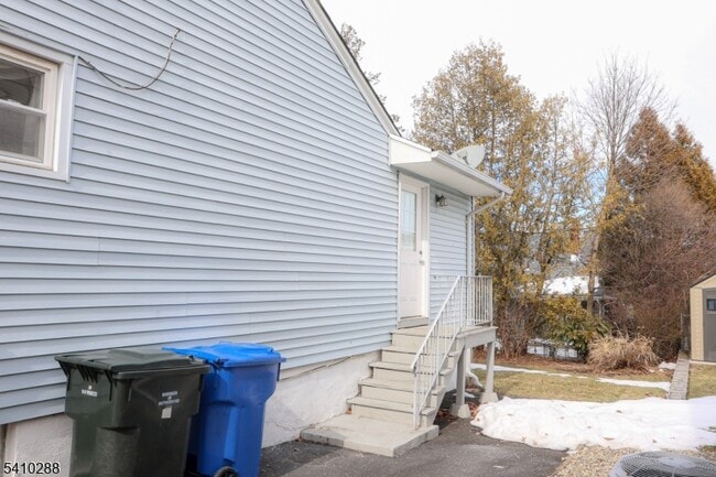 Foto del edificio - 118 Hobart Ave