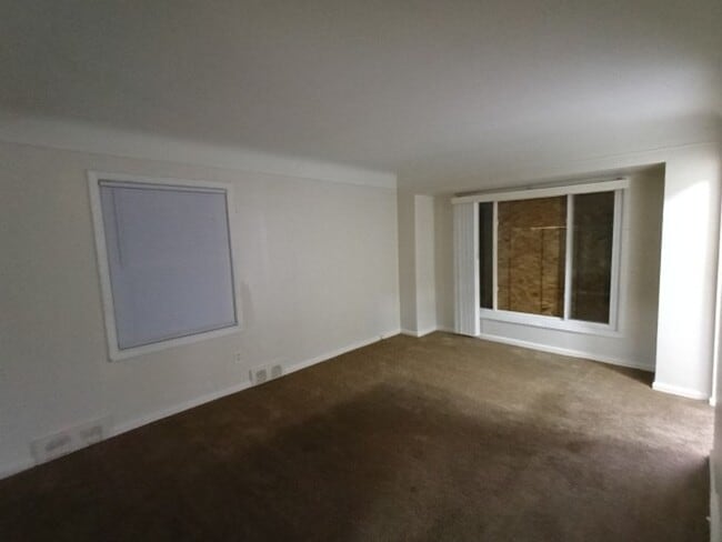 Foto del edificio - 3 bedroom, 1 bath, brick bungalow now available! $1,500