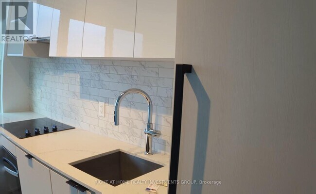 Building Photo - 252 Church St