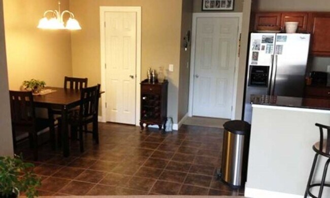 Foto del edificio - Luxury Townhome - HIGH END KITCHEN