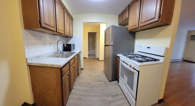 Foto del edificio - 8901 N Western Ave