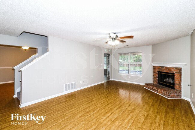 Foto del edificio - 9238 Fletcher Wood Dr
