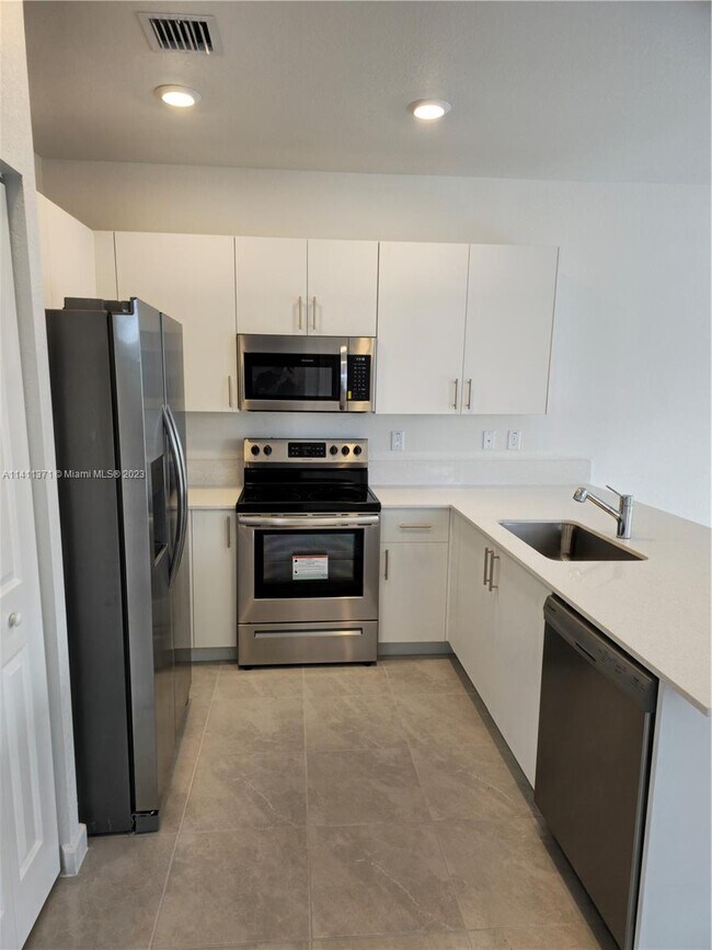 Building Photo - 4661 NW 120th Way