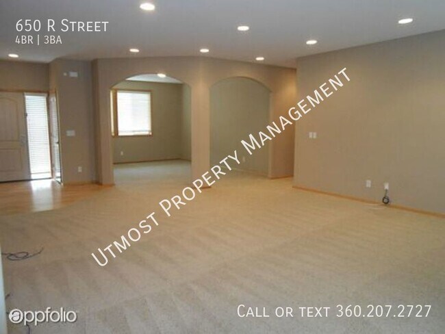 Building Photo - Spacious 4BD Executive Ranch Home
