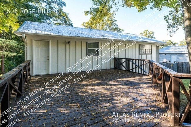 Foto del edificio - 606 Rose Hill Rd