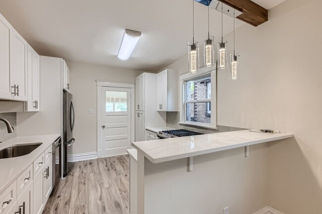 Building Photo - Great 1 Bed 1 Bath Duplex in the Heart of ...
