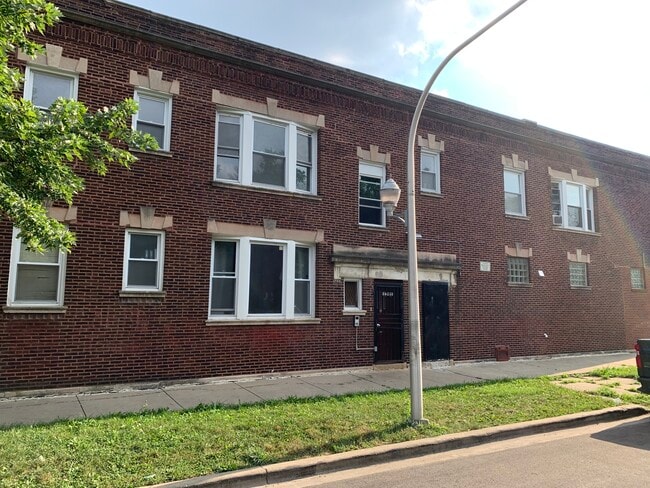 Building Photo - 1721 W 65th St