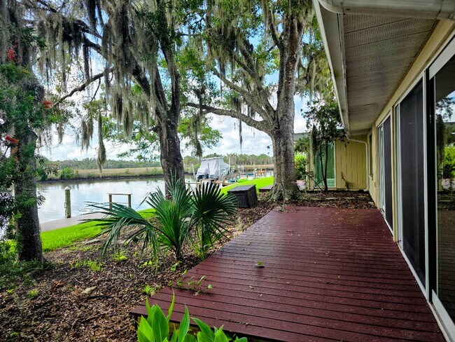 Building Photo - 11456 W Bayshore Dr