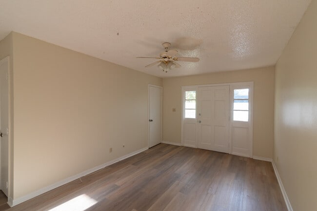 Foto del edificio - 3216 Jim Lee Rd