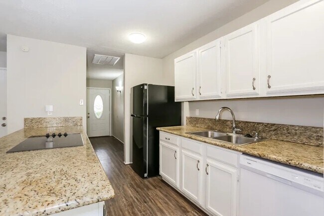 Foto del edificio - 6830 Kearney Dr