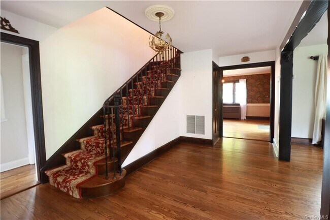 Foto del edificio - 2 Cricklewood Ln