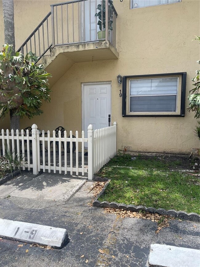 Building Photo - 15699 SW 73rd Cir Terrace