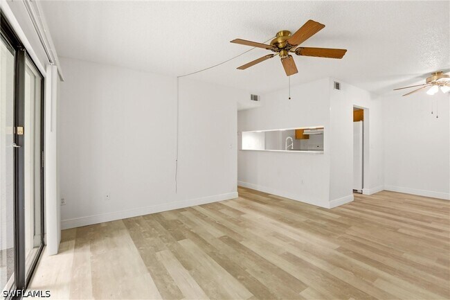 Foto del edificio - 9570 Green Cypress Ln