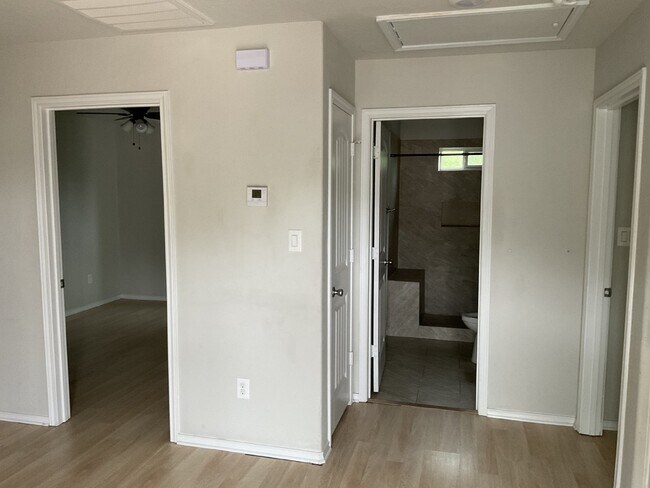 Foto del edificio - 2/1 home in Government Hill Area