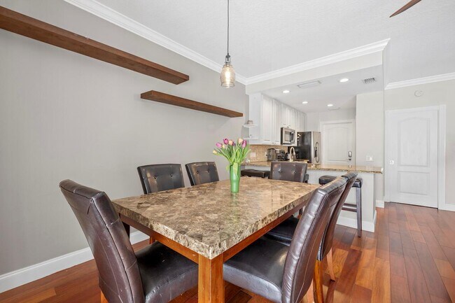 Foto del edificio - 2058 Tarpon Lake Way